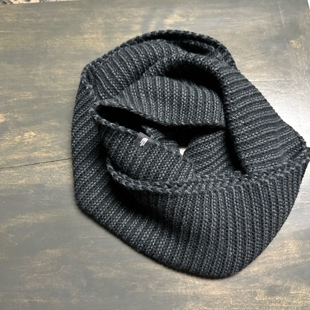 Brand new North Face Infinity Winter Scarf